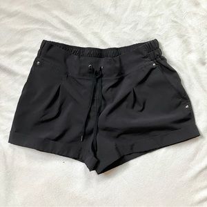 Mondetta Outdoor Project Black cuffed pocket pleated shorts with pockets